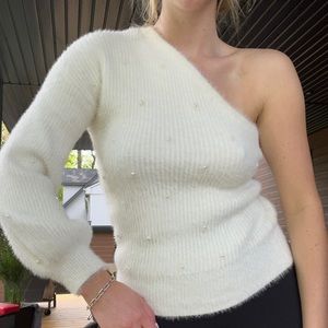 One shoulder sweater